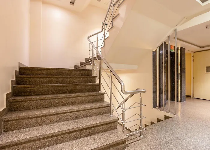 Aman Continental With Restaurant - 5Mins From Connaught Place ,Railway Station & Metro